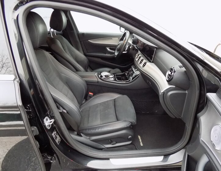 Mercedes-Benz Třídy E Sedan 3,0 l 190 kw