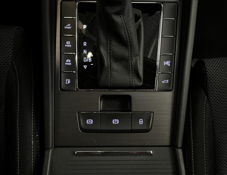 Škoda Superb Liftback 1,4 l 160 kw