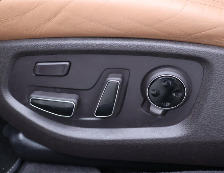 Hyundai Genesis Sedan / Limuzína 3,8 l 232 kw