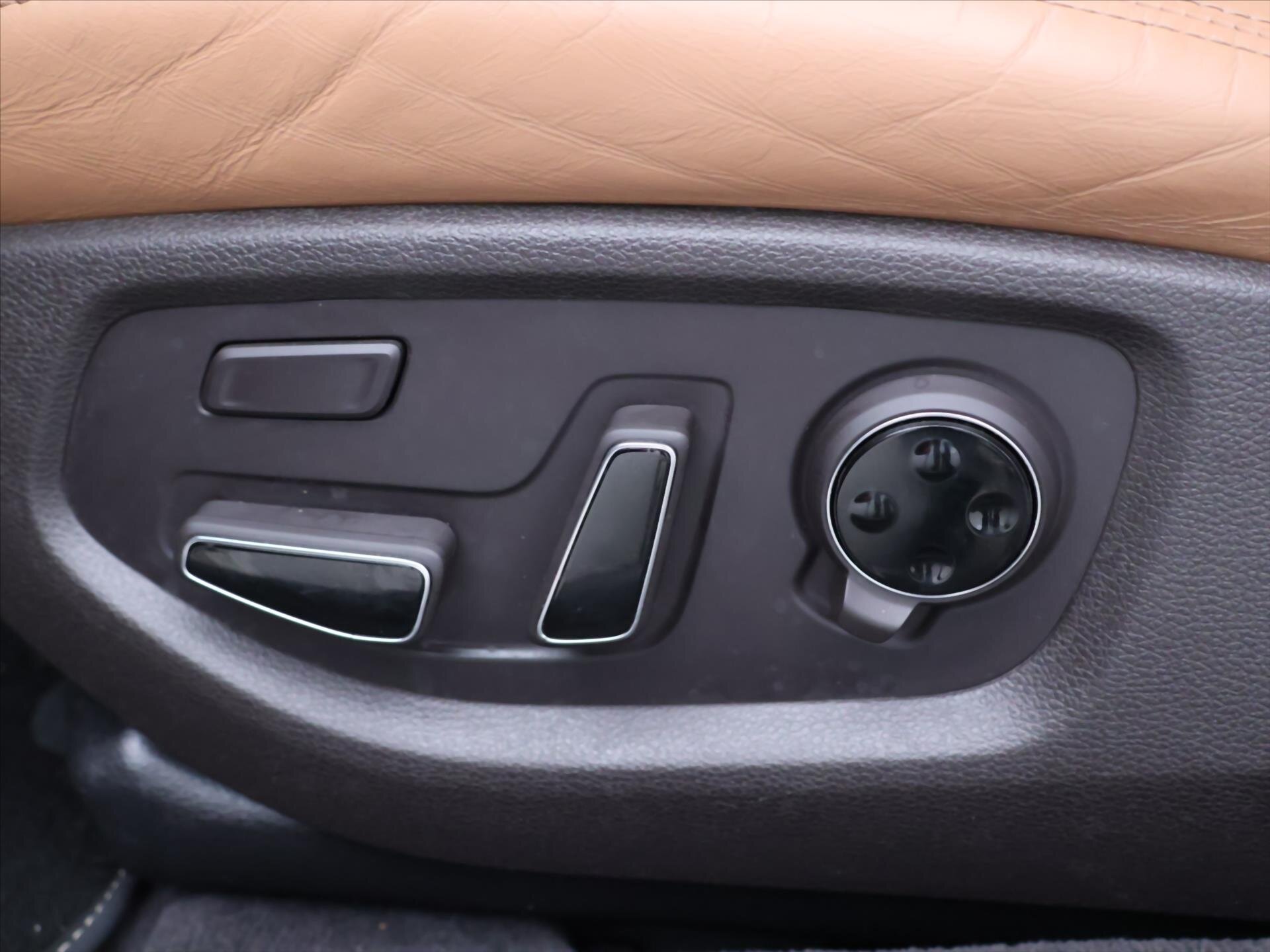 Hyundai Genesis Sedan / Limuzína 3,8 l 232 kw