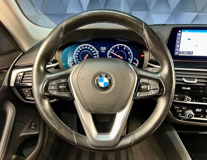 BMW Řada 5 Kombi 3,0 l 195 kw