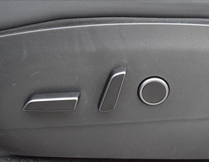 Tesla Model Y SUV / Terénní 0,0 378 kw