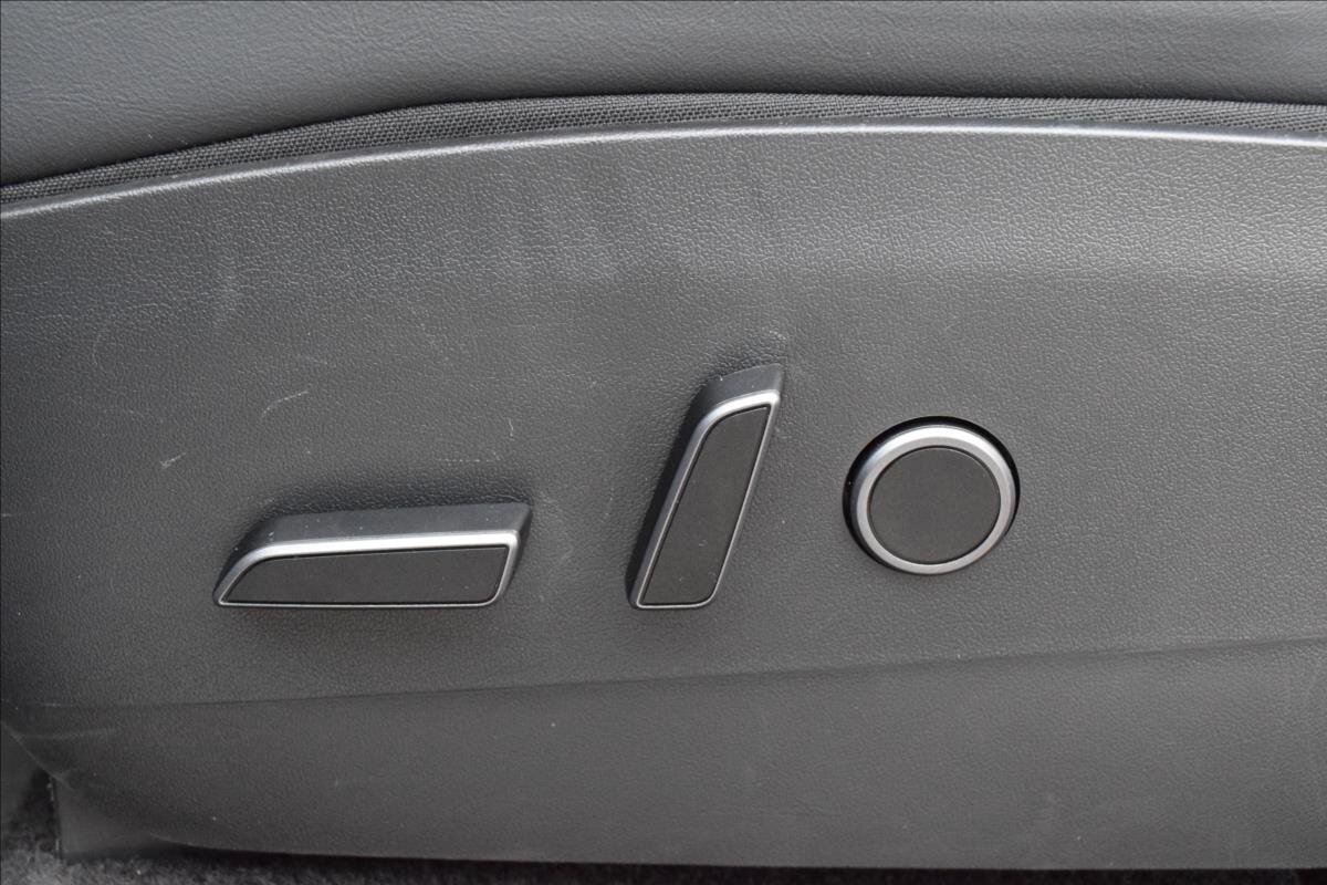 Tesla Model Y SUV / Terénní 0,0 378 kw