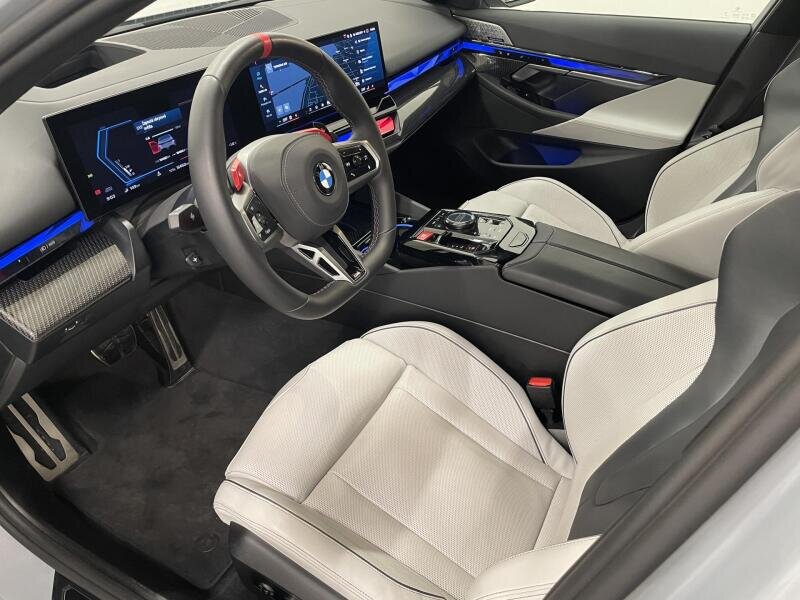 BMW M5 Sedan / Limuzína 4,4 l 430 kw