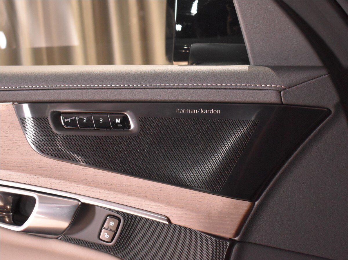 Volvo XC90 SUV / Terénní 2,0 l 335 kw