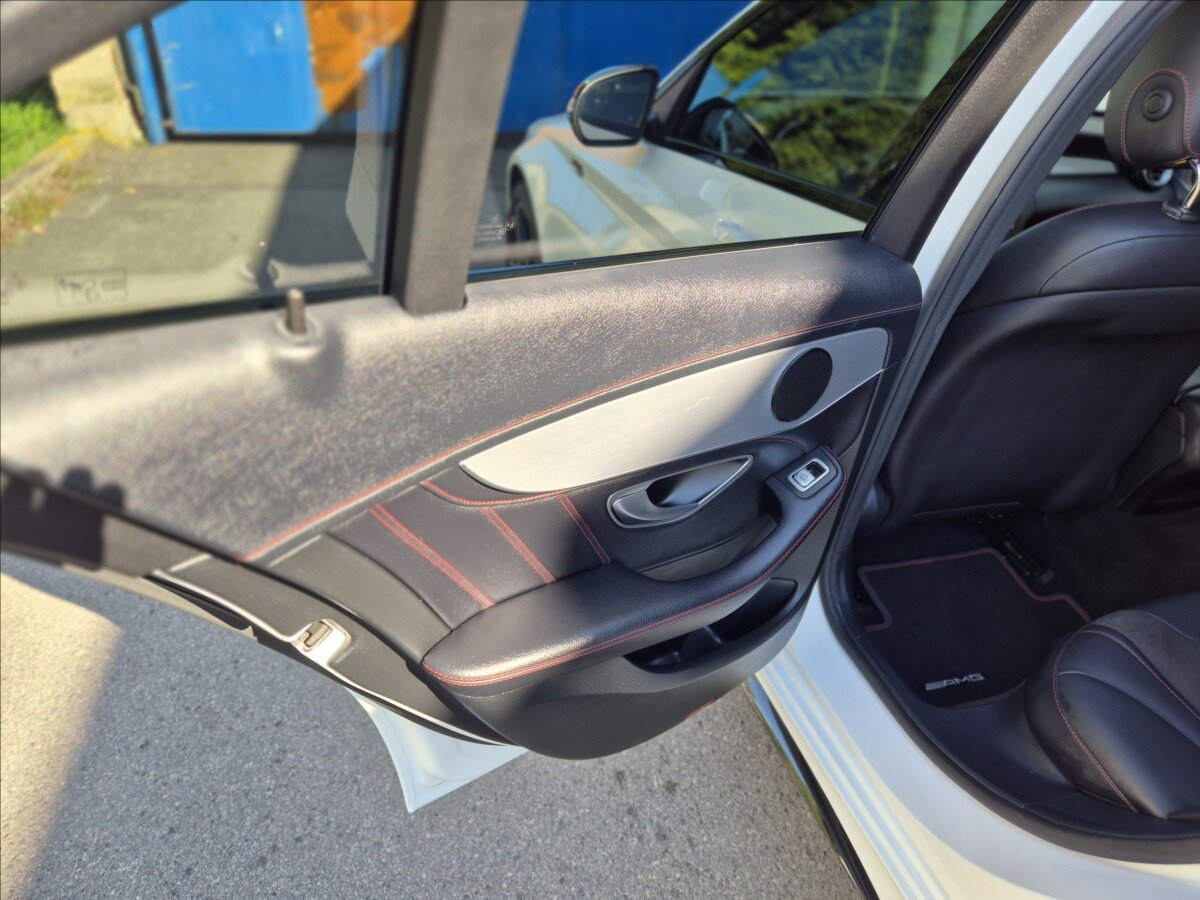 Mercedes-Benz Třídy C Sedan 3,0 l 270 kw