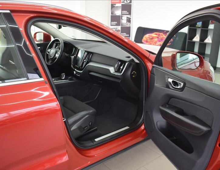 Volvo XC60 SUV 2,0 l 223 kw