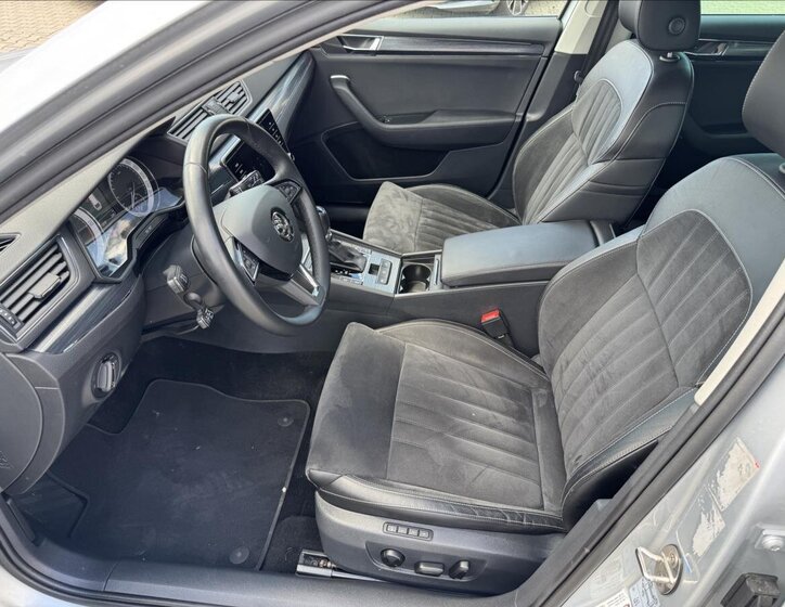 Škoda Superb 9