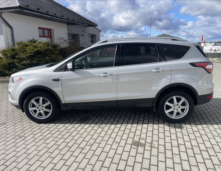 Ford Kuga SUV / Terénní 1,5 l 110 kw