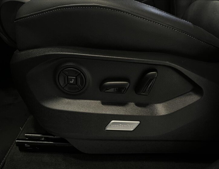 Volkswagen Touareg SUV / Terénní 3,0 l 210 kw