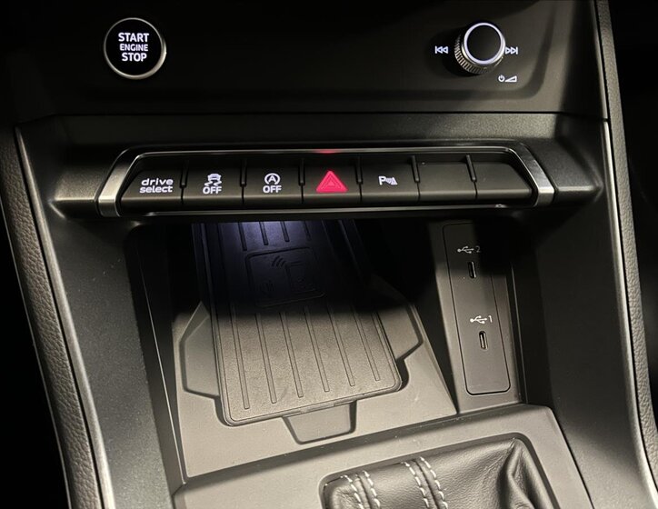 Audi Q3 SUV / Terénní 1,5 l 110 kw