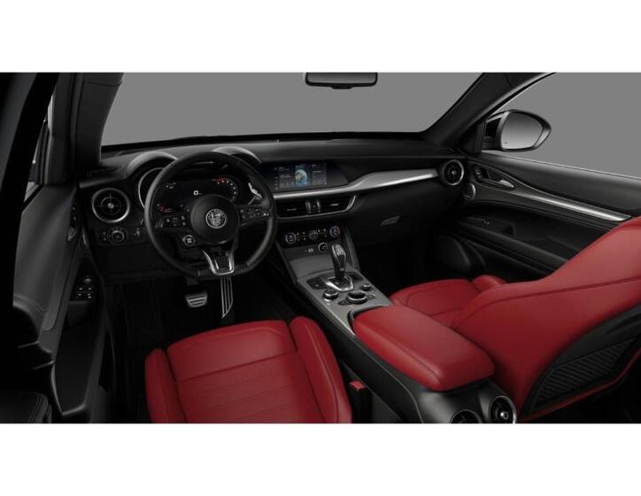 Alfa Romeo Stelvio 5