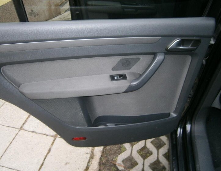 Volkswagen Touran Kombi 1,6 l 77 kw