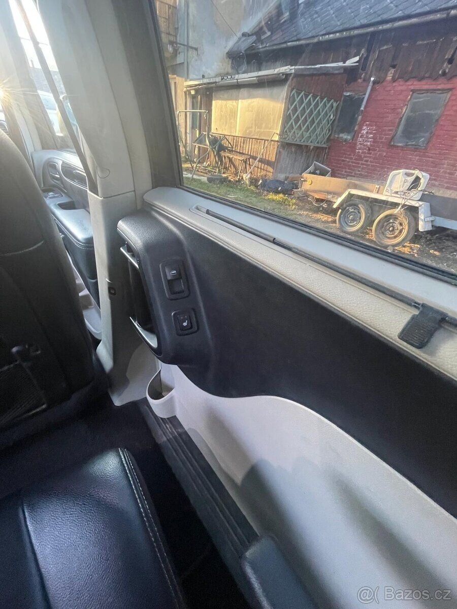 Chrysler Town & Country MPV 3,6 l 208 kw