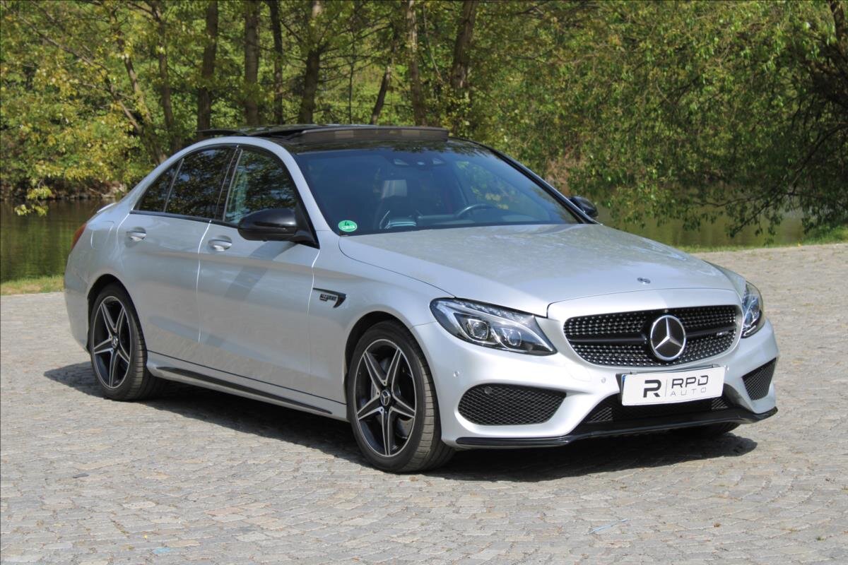 Mercedes-Benz Třídy C Sedan / Limuzína 3,0 l 270 kw
