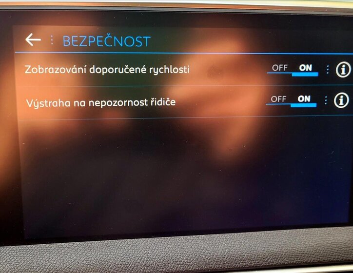 Peugeot 3008 SUV / Terénní 1,5 l 96 kw