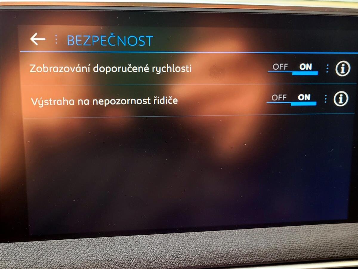 Peugeot 3008 SUV / Terénní 1,5 l 96 kw