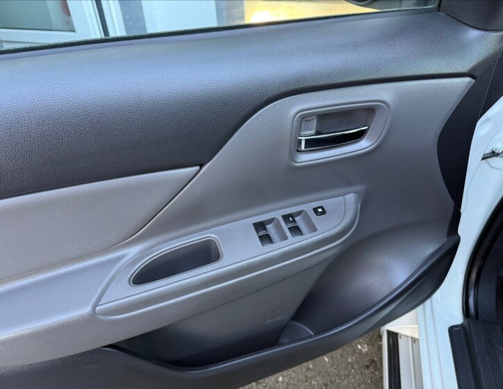 Mitsubishi L200 Pick-up 2,4 l 113 kw