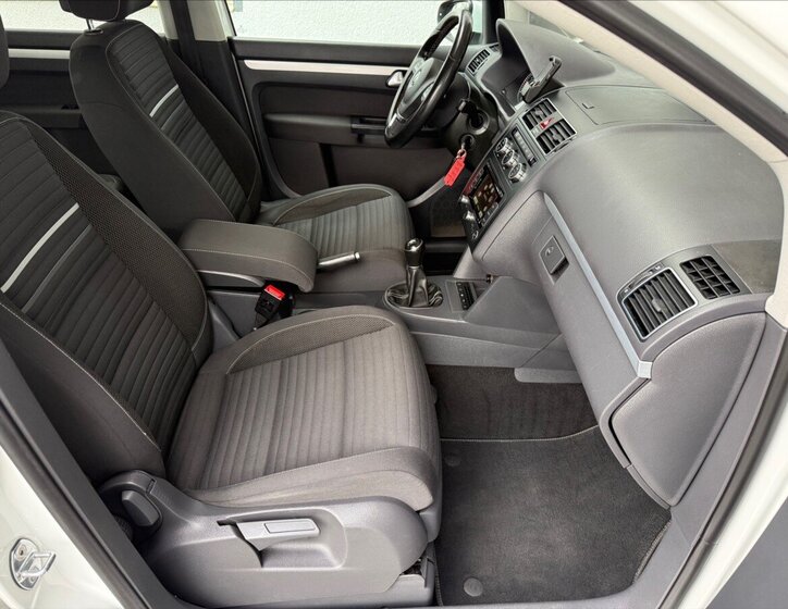 Volkswagen Touran Kombi 1,2 l 77 kw