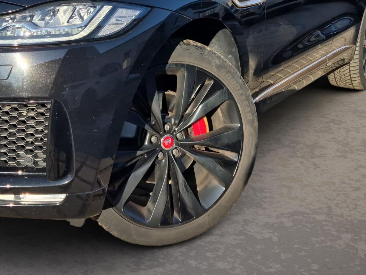 Jaguar F-Pace SUV / Terénní 3,0 l 221 kw