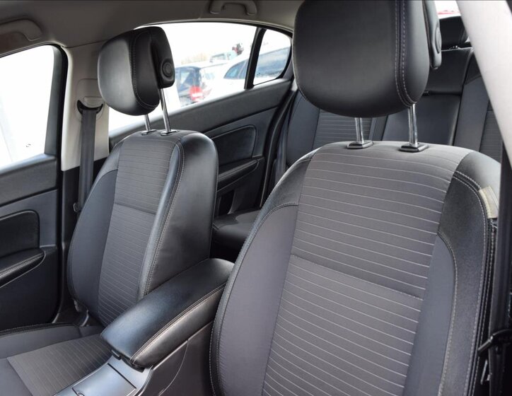 Renault Latitude Sedan / Limuzína 2,0 l 110 kw