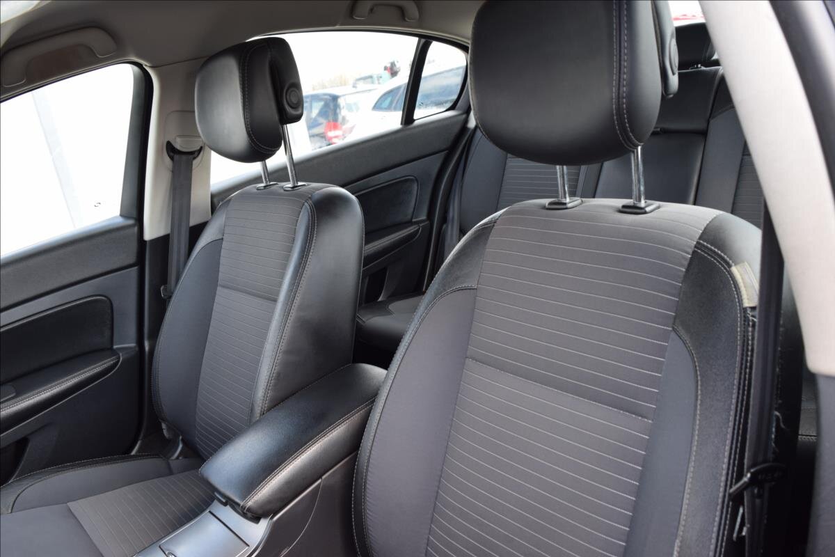 Renault Latitude Sedan / Limuzína 2,0 l 110 kw