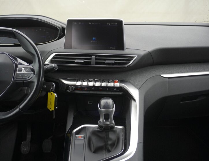 Peugeot 5008 SUV 1,2 l 96 kw