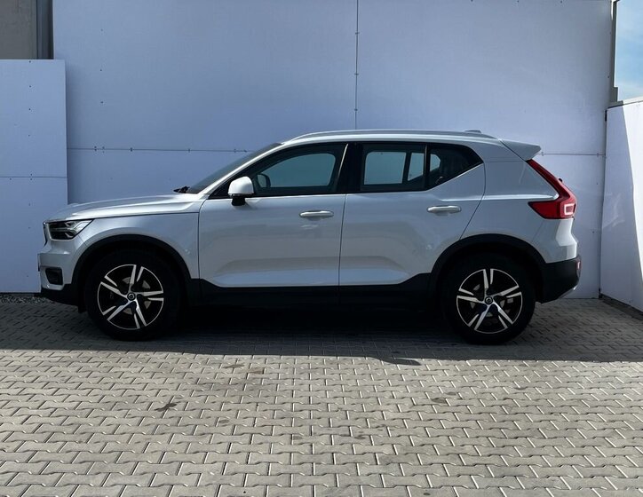 Volvo XC40 SUV / Terénní 1,5 l 120 kw