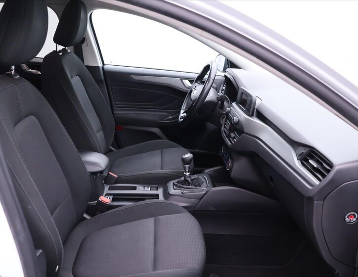 Ford Focus Kombi 999,0 74 kw