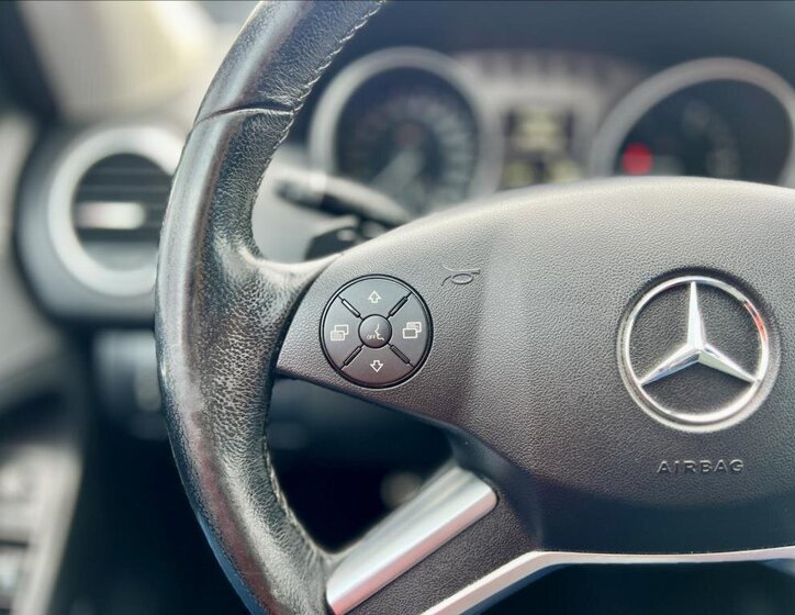 Mercedes-Benz Třídy M SUV 3,0 l 165 kw