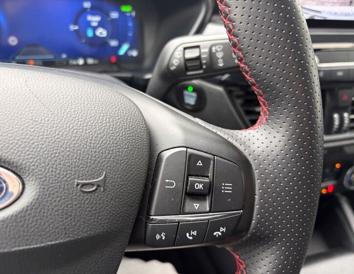 Ford Kuga SUV / Terénní 2,5 l 140 kw