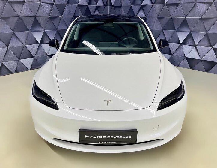 Tesla Model 3 Sedan 0,0 324 kw