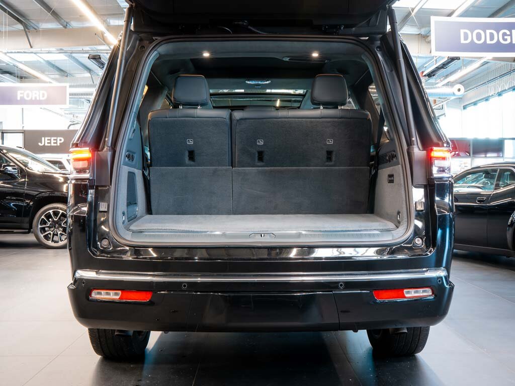 Jeep Grand Wagoneer SUV 6,4 l 351 kw