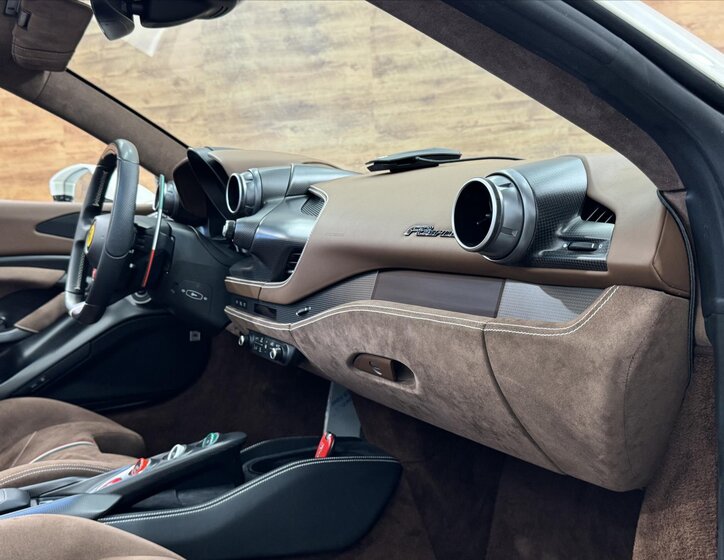 Ferrari F8 Kabriolet 3,9 l 530 kw