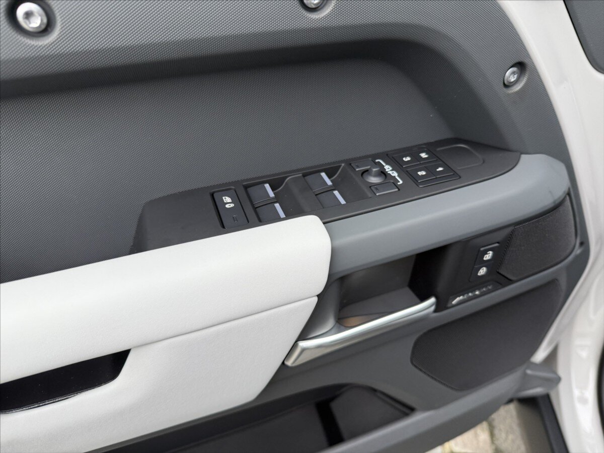 Land Rover Defender SUV 3,0 l 184 kw