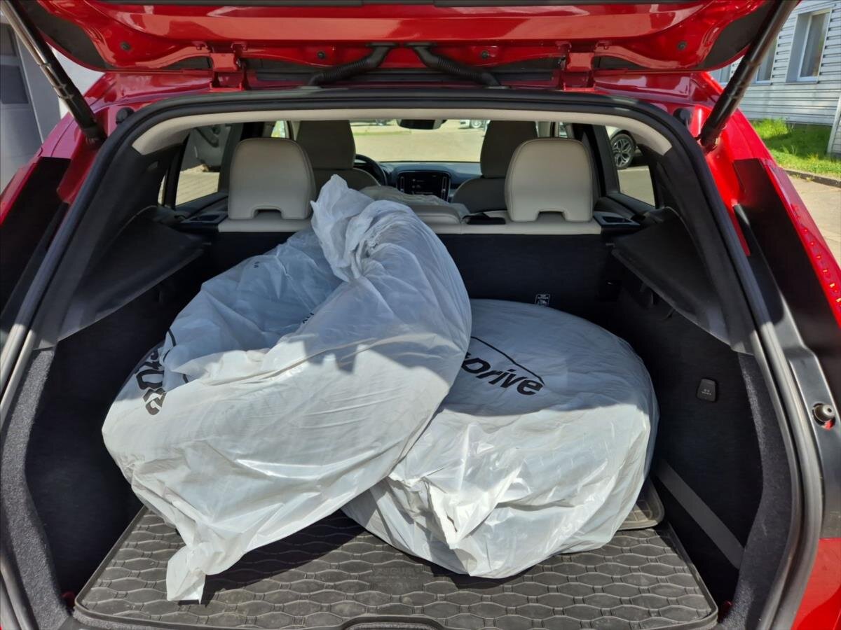 Volvo XC40 SUV / Terénní 2,0 l 145 kw