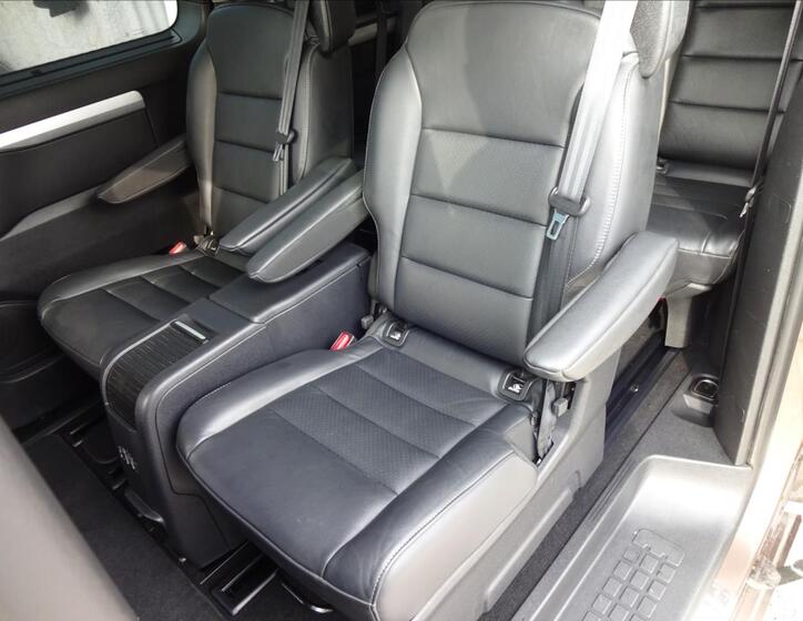 Peugeot Traveller 23