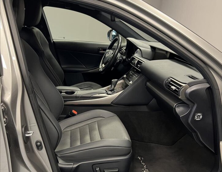 Lexus IS Sedan 2,5 l 164 kw