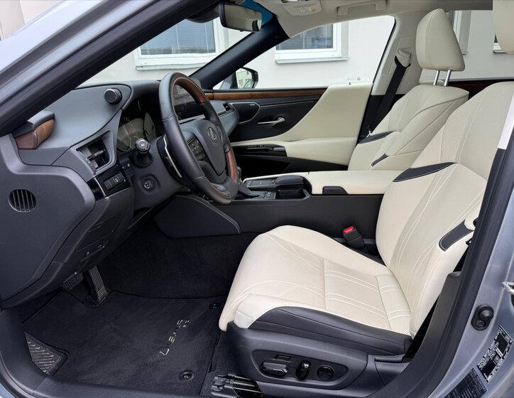 Lexus ES 300h 8