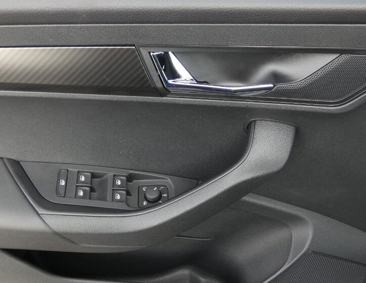 Škoda Karoq SUV / Terénní 1,5 l 110 kw