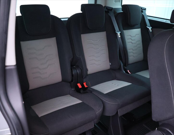 Ford Tourneo Custom 16