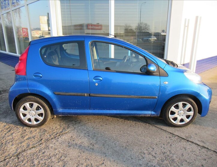 Peugeot 107 Hatchback 998,0 50 kw
