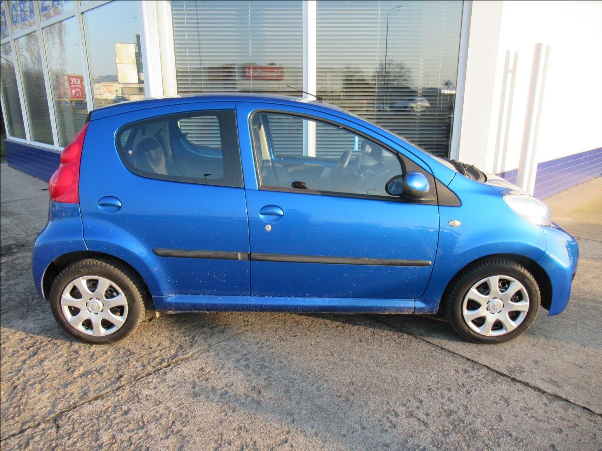 Peugeot 107 Hatchback 998,0 50 kw
