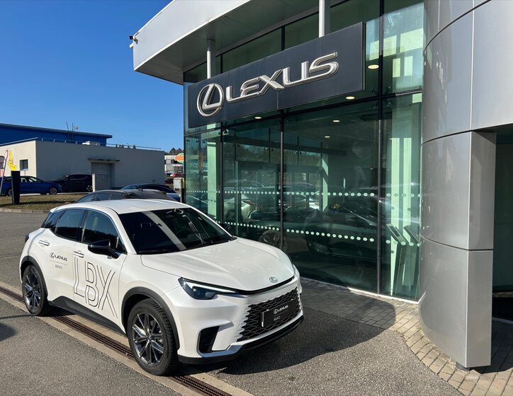 Lexus LBX Kombi 1,5 l 67 kw