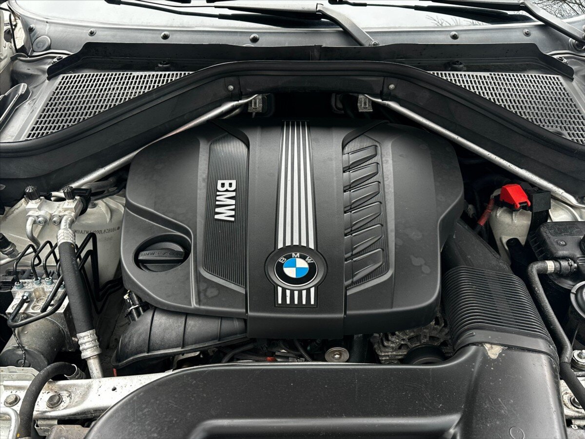 BMW X5 Kombi 3,0 l 180 kw