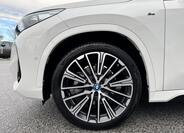 BMW iX1 11
