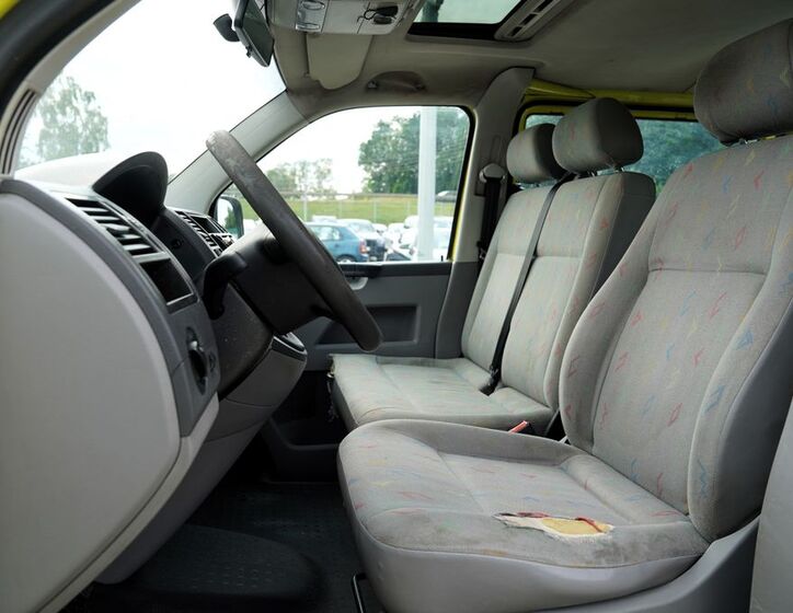 Volkswagen Caravelle 10