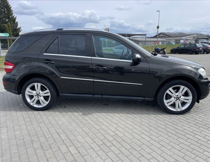 Mercedes-Benz Třídy M SUV / Terénní 3,0 l 165 kw