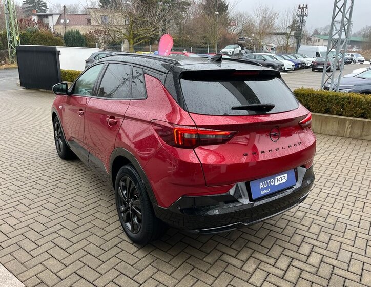 Opel Grandland SUV 1,2 l 96 kw