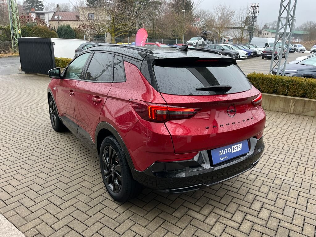 Opel Grandland SUV 1,2 l 96 kw